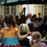 Familienkonzert Musik kennt keine Grenzen – Konzert findet im Innenhof des Schlosses statt; Karten noch erhältlich